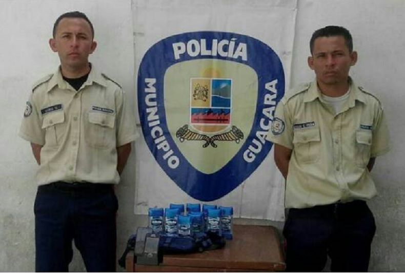 Detenidos dos policías de Guacara por pedir dinero a cambio de devolver 11 desodorantes