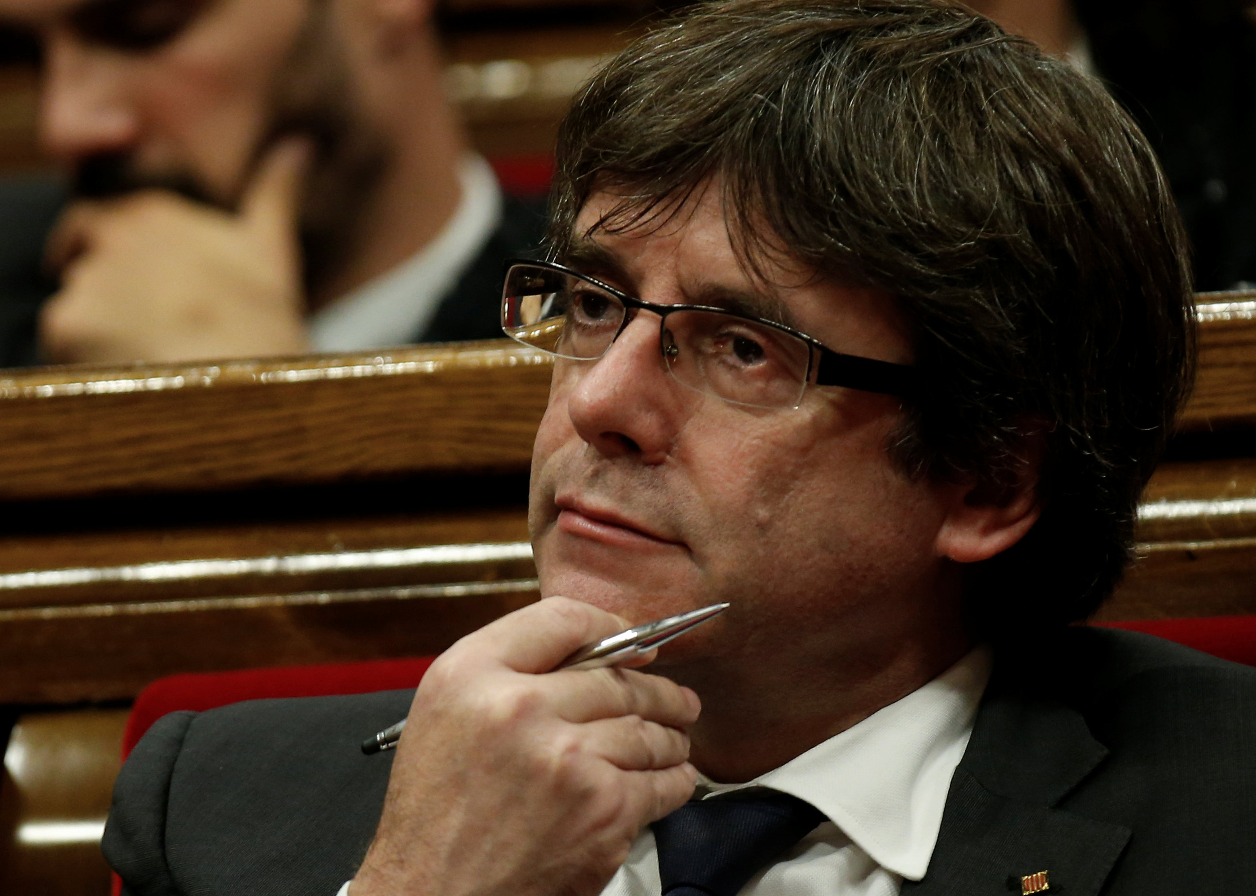 Puigdemont descarta comicios y deja al Parlamento decisión sobre independencia
