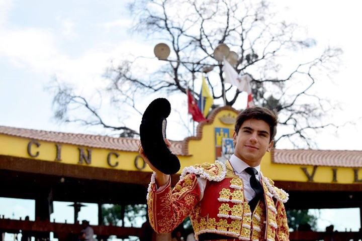 El novillero venezolano Colombo, herido de gravedad en España