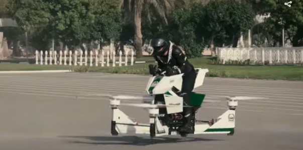 Policía de Dubái patrullará en futurística moto voladora
