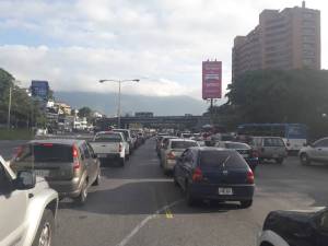 Derrame de aceite en la Prados del Este provoca retraso #23Feb