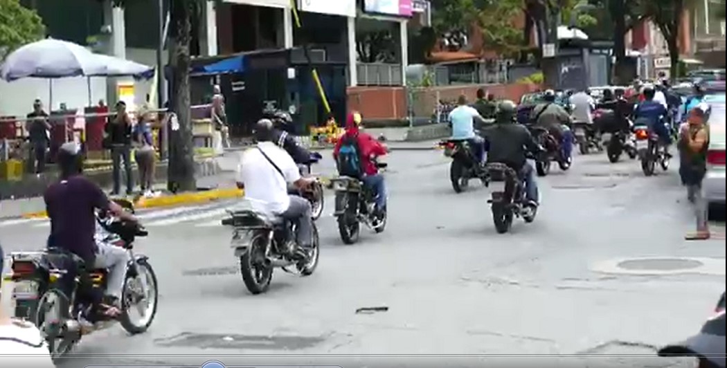 Colectivos amedrentan a electores en Chacao este #15Oct