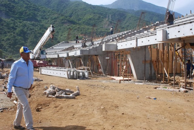 Construcción del estadio de pelota de Vargas // Foto Gobernación de Vargas