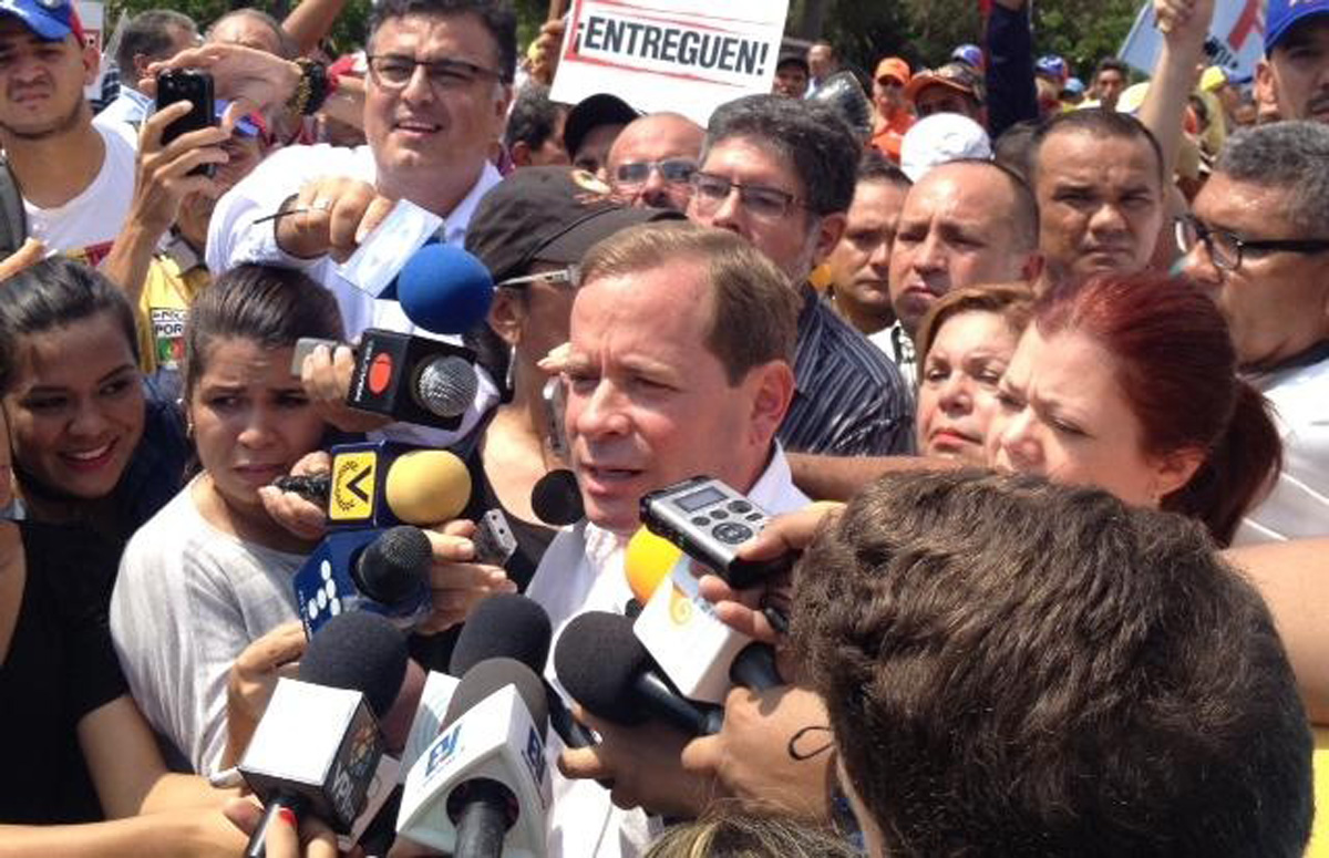 Gobernador Guanipa marcha hasta el palacio de Los Cóndores en Maracaibo (Fotos)
