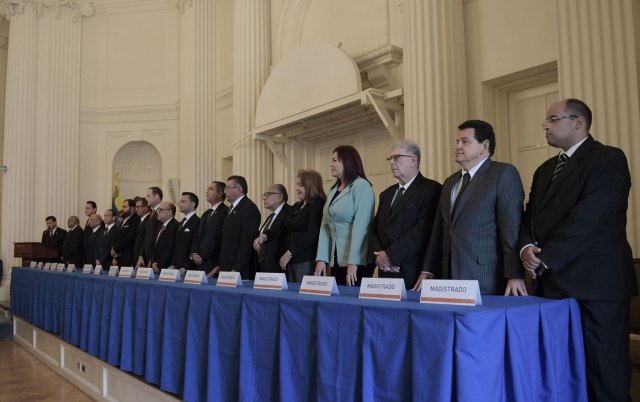 Magistrados venezolanos participan en la instalación del Tribunal Supremo opositor hoy, viernes 13 de octubre de 2017, en la sede de la Organización de los Estados Americanos (OEA), en Washington, DC (EE.UU.) El Tribunal Supremo de Venezuela nombrado por el Parlamento, de mayoría opositora, celebrará sus sesiones en la Organización de los Estados Americanos (OEA), en Colombia y en una oficina privada en Washington, ya que sus miembros están perseguidos por la  EFE/Lenin Nolly