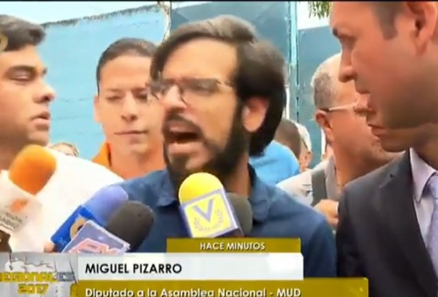 Miguel Pizarro en el Barrio Unión de Petare // Foto captura de video