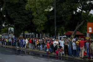 Escasez de repuestos e inflación limita movilización de venezolanos