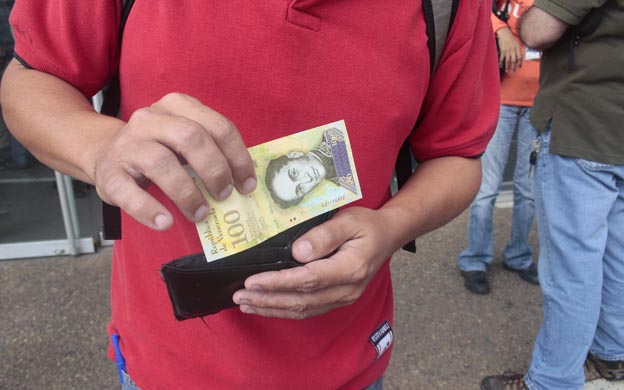 Bancos privados fueron los primeros en recibir el nuevo papel moneda. (Foto: José Gil)