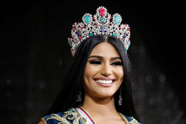 Miss Delta Amacuro,  Sthefany Gutierrez, smiles after winning the Miss Venezuela 2017 pageant in Caracas, Venezuela November 9, 2017. REUTERS/Marco Bello