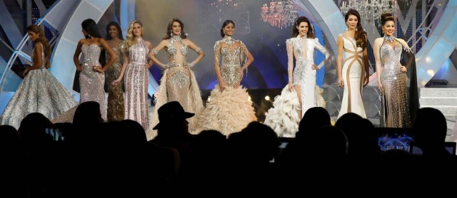 Contestants take part in the evening gown segment of the Miss Venezuela 2017 pageant in Caracas, Venezuela November 9, 2017. REUTERS/Marco Bello