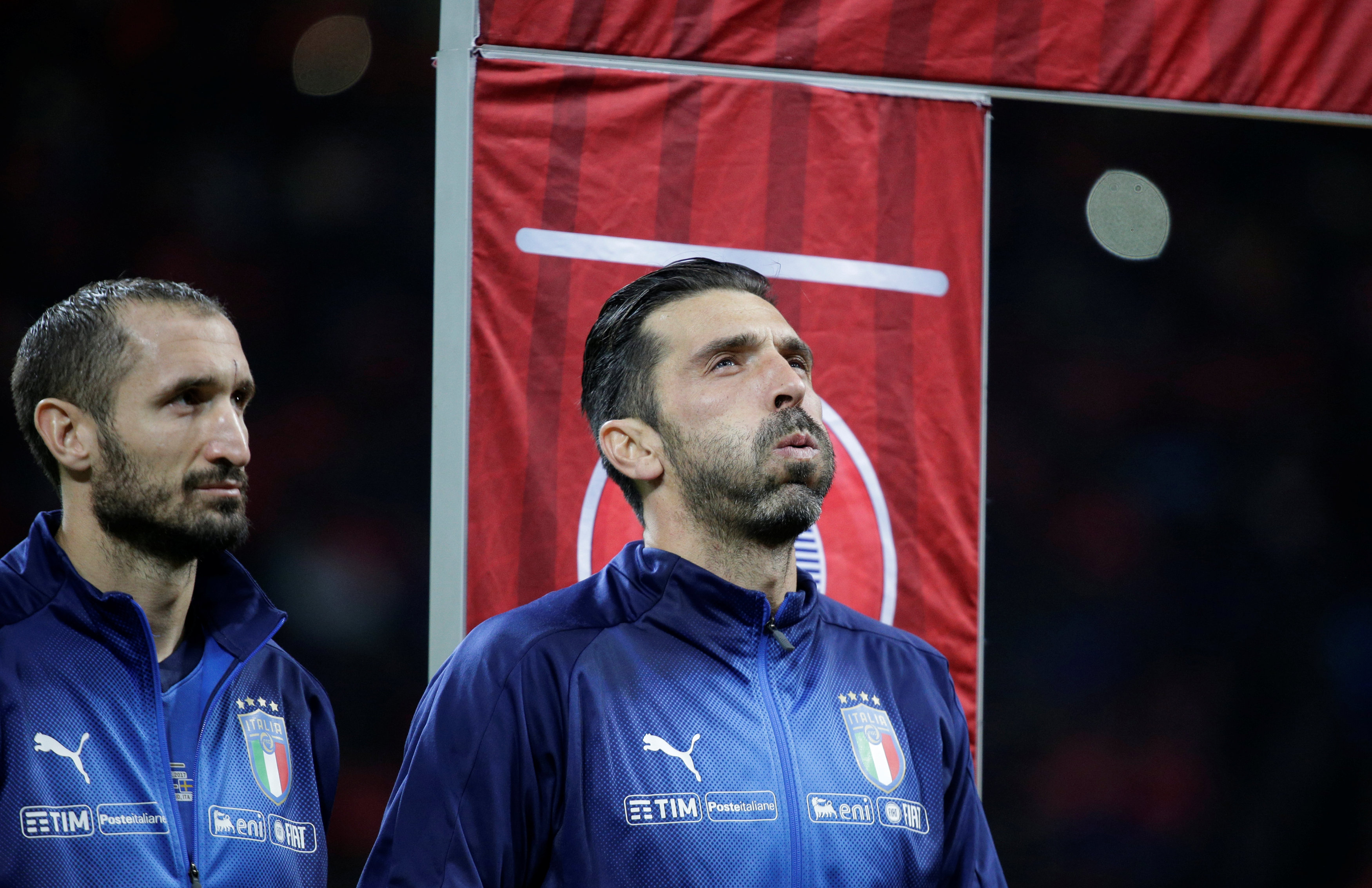 Buffon y la palabra fin llenan las portadas italianas tras fracaso Mundial