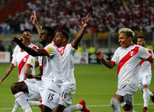Farfán y Ramos se visten de Guerrero y devuelven a Perú a un Mundial