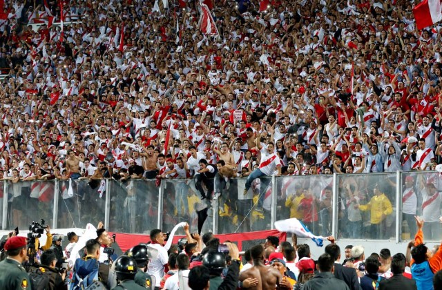 Soccer Football - Peru v New Zealand - 2018 World Cup Qualifying Playoffs - National Stadium, Lima, Peru - November 15, 2017. Peru's players celebrate their victory with fans. REUTERS/Mariana Bazo