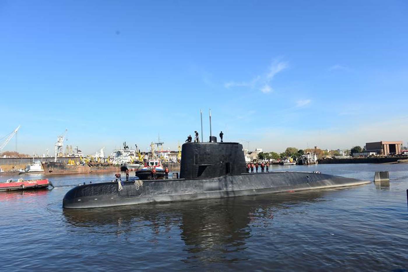 Analizan si un objeto a 940 metros de profundidad es el submarino argentino