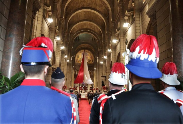 Prince Albert's II carabiniers attend a mass at the Saint Nicholas Cathedral during the celebrations marking Monaco's National Day in Monaco, November 19, 2017. REUTERS/Eric Gaillard