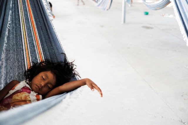 An indigenous Warao child from the Orinoco Delta in eastern Venezuela, sleeps on a hammock at a shelter in Pacaraima, Roraima state, Brazil November 15, 2017. Picture taken November 15, 2017. REUTERS/Nacho Doce