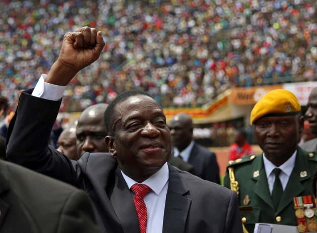 Emmerson Mnangagwa arrives to be sworn in as Zimbabwe's president in Harare, Zimbabwe, November 24, 2017. REUTERS/Siphiwe Sibeko