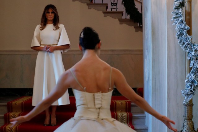 Ballerinas perform as U.S. First Lady Melania Trump begins a tour of the holiday decorations with reporters at the White House in Washington, U.S., November 27, 2017.  REUTERS/Jonathan Ernst