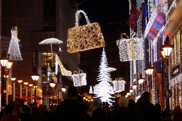 Christmas lights are illuminated in downtown Budapest, Hungary, November 27, 2017. REUTERS/Bernadett Szabo