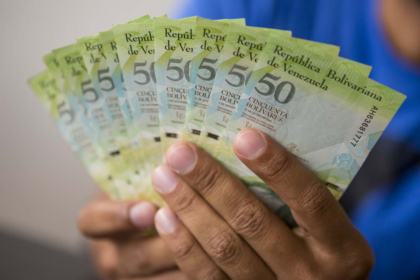 La hiperinflación en Venezuela llega al nivel del dólar