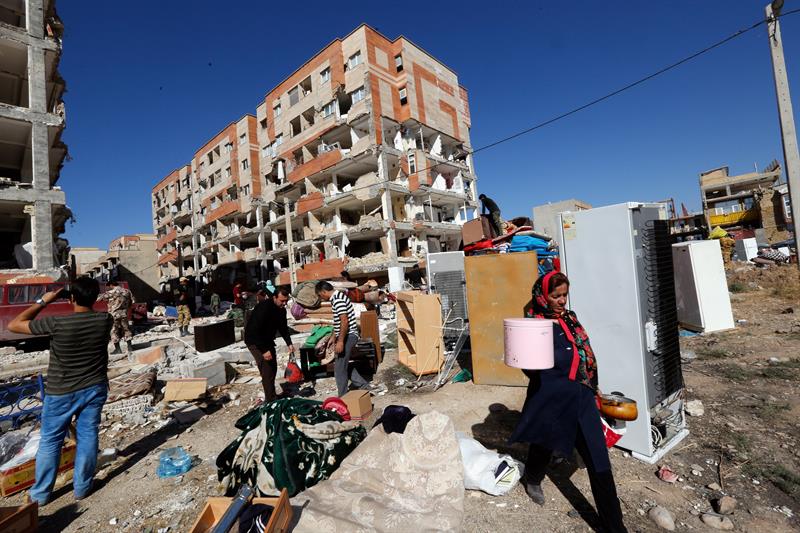 Aumentan a 530 los fallecidos en el terremoto de Irán (Fotos)