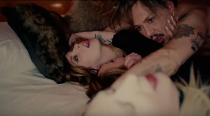 Johnny Depp y Marilyn Manson juntos en un cuarteto sexual para un clip (video)