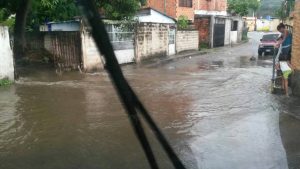 Fuertes lluvias anegaron comunidades en Aragua
