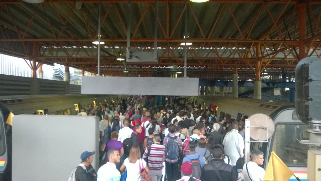 Segundo día con retraso en la L2 del Metro de Caracas #7Nov