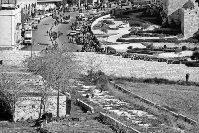 Un muro que divide Jerusalén del este y del oeste, cerca de la puerta de Damasco, en 1967 Credit Micha Bar-Am/Magnum Photos