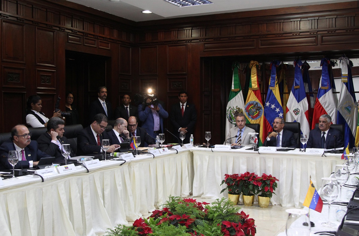 El Gobierno y la oposición vuelven a la mesa del diálogo bajo el auspicio del gobernante dominicano