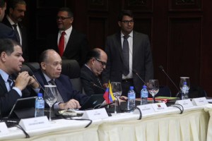 Equipo negociador de la oposición reta a Reverol a revelar quiénes dieron información sobre Óscar Pérez