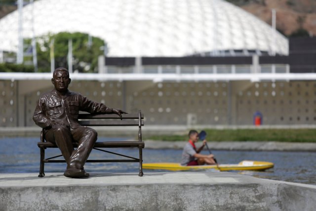 A statue of Venezuela's late President Hugo Chavez is seen during the inauguration of lagoon for water activities, at a park named after him, in Caracas, Venezuela December 5, 2017. REUTERS/Marco Bello