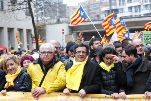 El depuesto líder catalán Carles Puigdemont participa en un mitin a favor de la independencia de Cataluña, en Bruselas, en Bruselas, Bélgica, el 7 de diciembre de 2017. REUTERS / Yves Herman