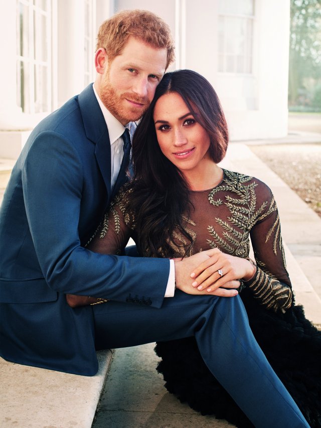 One of two official engagement photos released on December 21, 2017 by Kensington Palace of Prince Harry and Meghan Markle taken by Alexi Lubomirski at Frogmore House in Windsor, Britain. Picture taken in the week commencing December 17, 2017. REUTERS/Alexi Lubomirski/Pool ATTENTION EDITORS - THIS IMAGE WAS SUPPLIED BY A THIRD PARTY. NO RESALES. NO ARCHIVE.