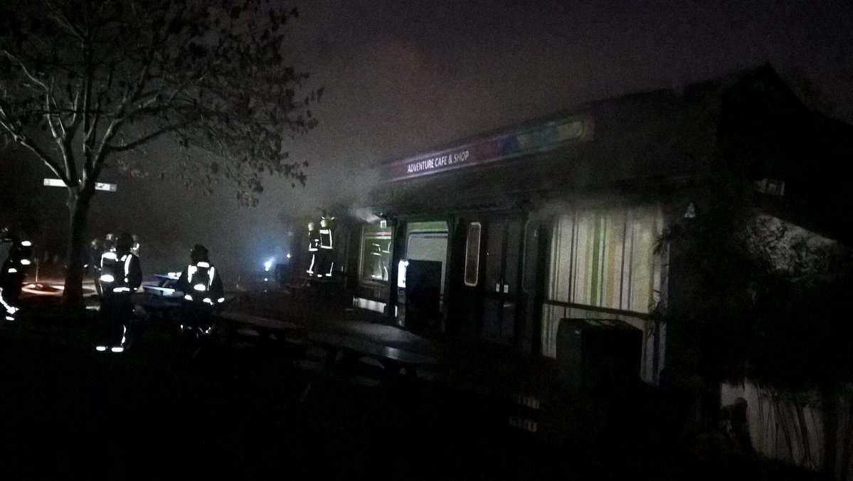 Ocho personas afectadas y un animal muerto por un incendio en zoológico de Londres (Fotos)
