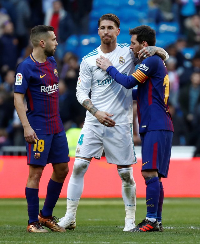 Soccer Football - La Liga Santander - Real Madrid vs FC Barcelona - Santiago Bernabeu, Madrid, Spain - December 23, 2017   Real Madrid’s Sergio Ramos and Barcelona’s Lionel Messi embrace at the end of the match    REUTERS/Juan Medina