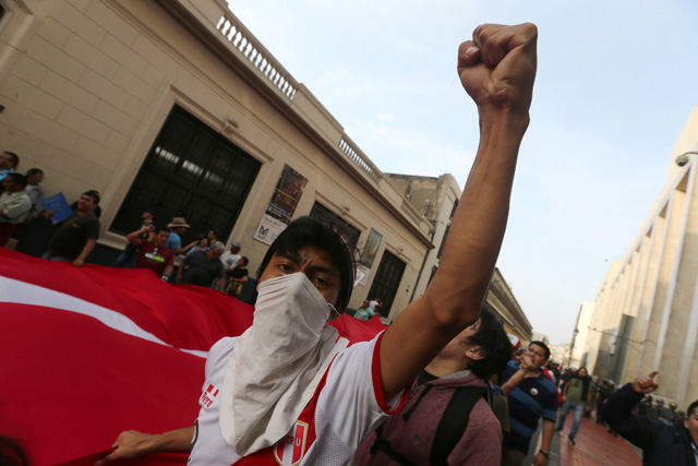 Protesters march after Peruvian President Pedro Pablo Kuczynski pardoned former President Alberto Fujimori in Lima, Peru, December 25, 2017. REUTERS/Mariana Bazo