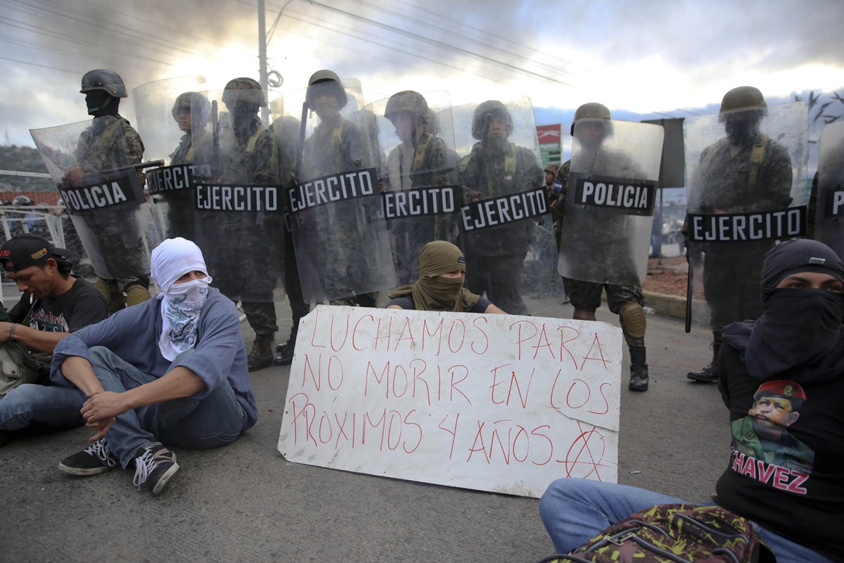 Continúan las protestas en Honduras por el presunto fraude en elecciones presidenciales (Fotos)