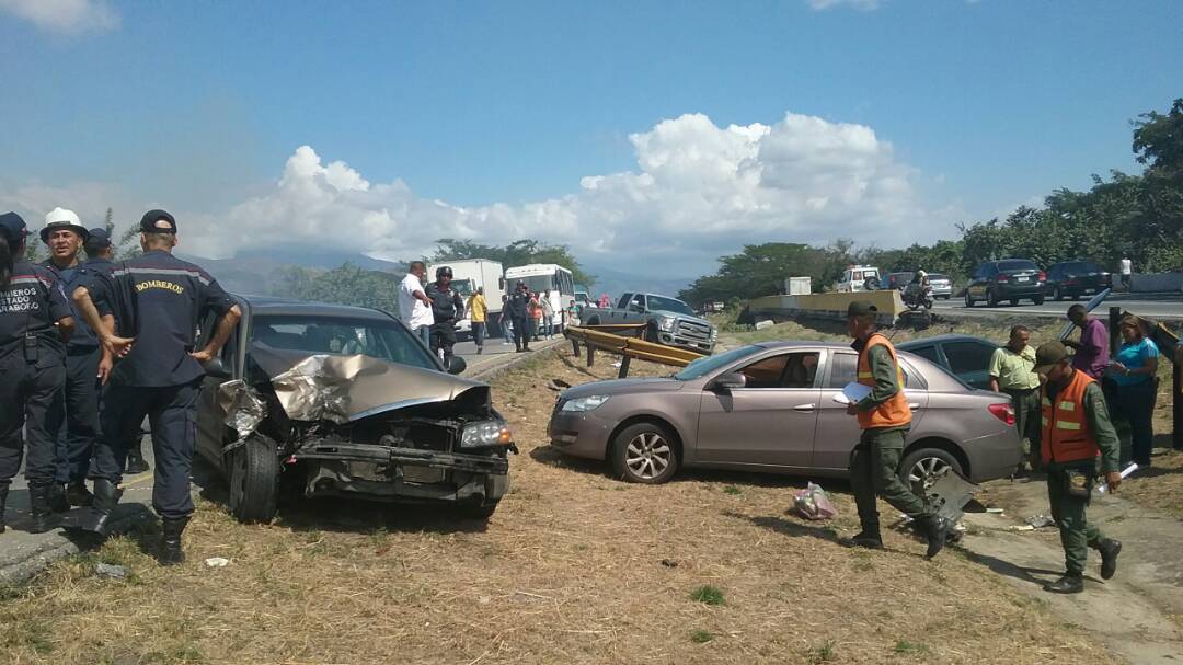 Colisión múltiple en la Regional del Centro a la altura del Distribuidor Santa Clara (fotos)