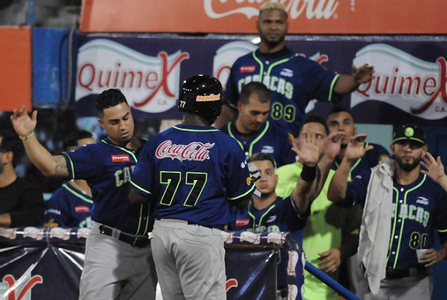 Leones del Caracas celebran en Maracay // Foto LVBP