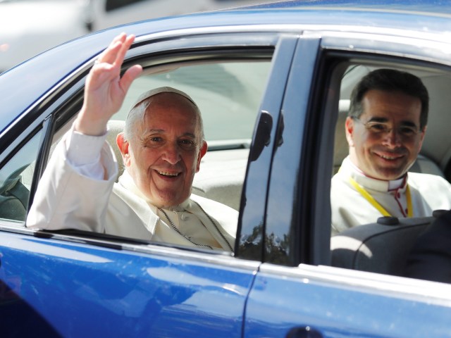 Pope Francis waves from his vehicle as he travels to the airport in Yangon, Myanmar November 30, 2017.  REUTERS/Jorge Silva