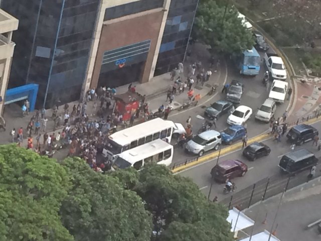 Foto: Protesta en Chacaíto por aumento del pasaje este lunes 18 de diciembre  / Cortesía 