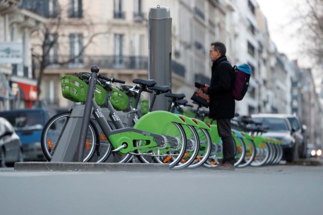 A man checks out a new Velib' Metropole self-service public bike by the Smovengo at a distribution point in Paris, France January 8, 2018. REUTERS/Gonzalo Fuentes