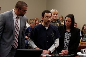 Nassar, condenado a pena de 40 a 175 años de prisión por abusos sexuales