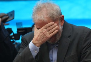 Fiscalía brasileña denuncia por corrupción a Lula y a la presidenta de su partido