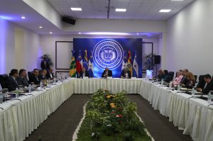 Gobierno y oposición reanudan negociación en República Dominicana