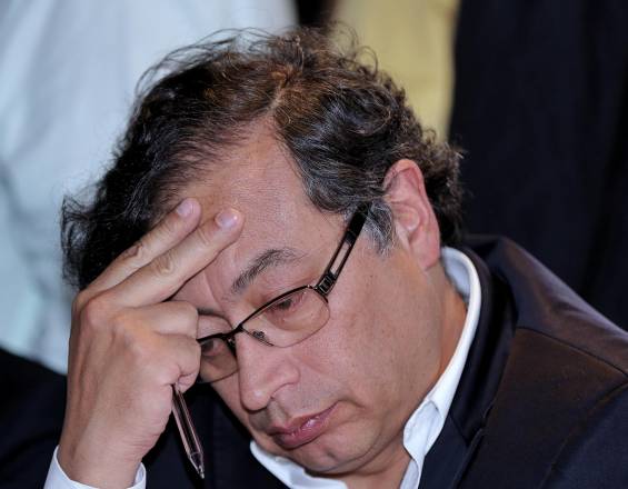 Se está cocinando el fraude electoral en Colombia, denuncia Petro