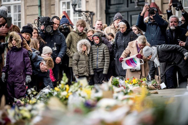 People stand in front of Amalienborg Palace in Copenhagen, Denmark, February 15, 2018. Ritzau Scanpix Denmark/Mads Claus Rasmussen via REUTERS ATTENTION EDITORS - THIS IMAGE WAS PROVIDED BY A THIRD PARTY. DENMARK OUT. NO COMMERCIAL OR EDITORIAL SALES IN DENMARK.