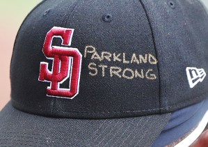 Astros y Grandes Ligas rindieron honor a víctimas de la escuela Stoneman Douglas