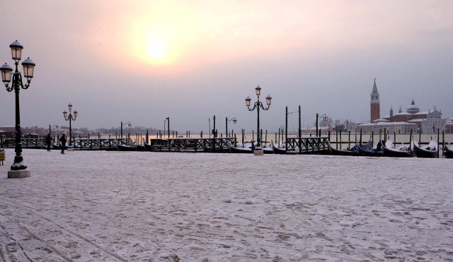 Snow covered gondola's are seen near St.Mark's square in Venice lagoon, Italy, February 28, 2018. REUTERS/Manuel Silvestri